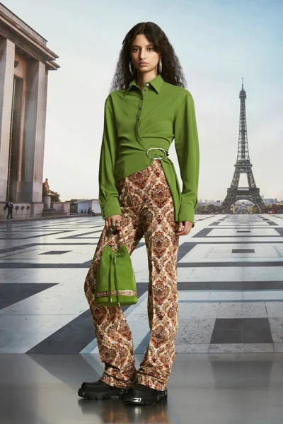 Look 16